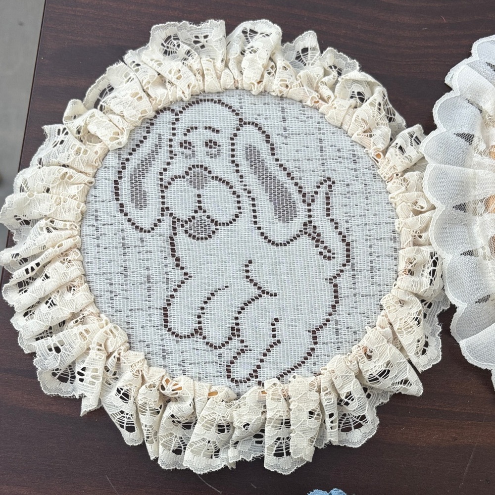8 Vintage Decorative Lace crochet ring with Bear and Floral Designs - Picture 3 of 9